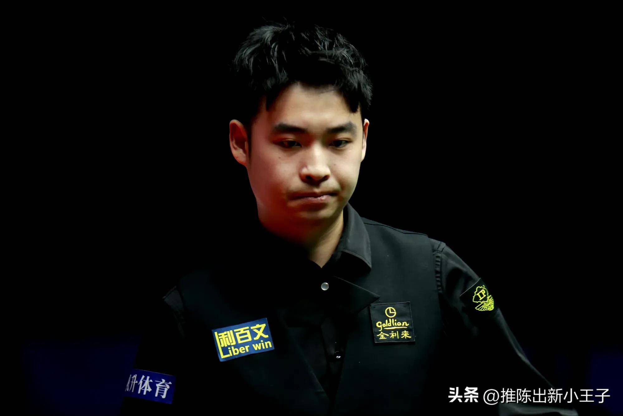 与球迷保持 与球迷保持