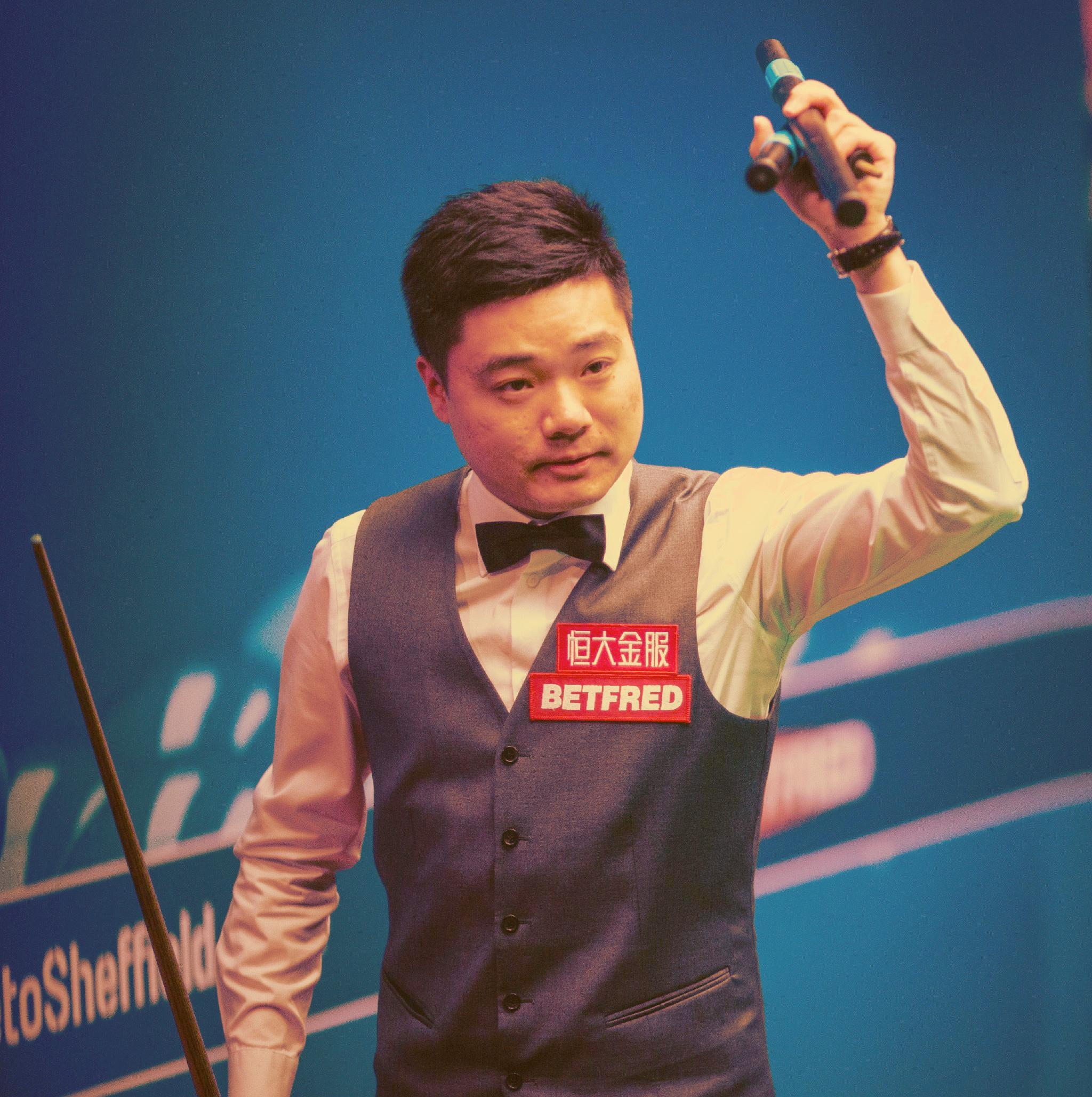 在尖角之间 在尖角之间