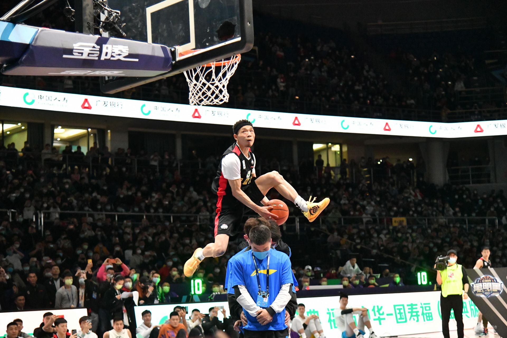 赞助商的兴 赞助商的兴